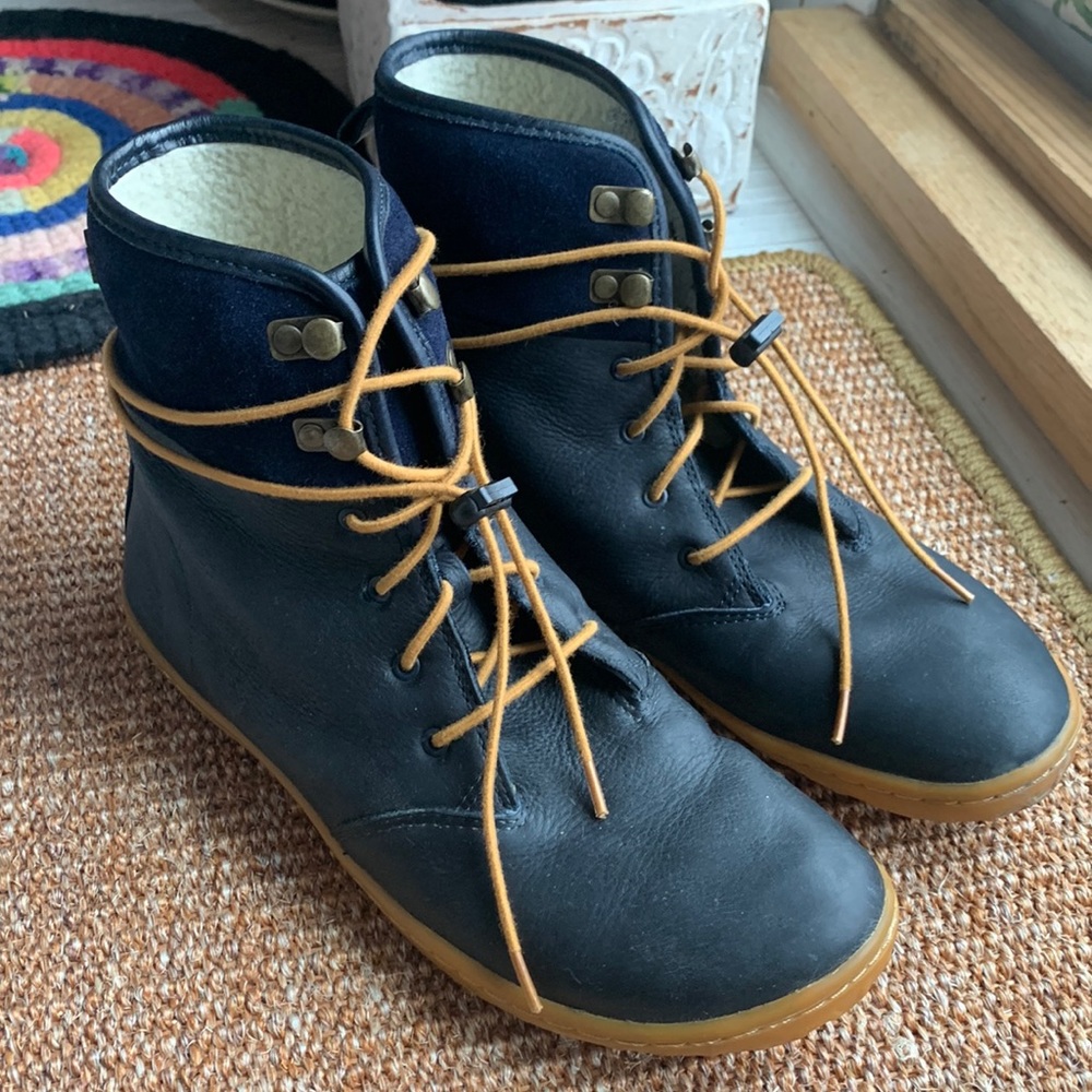 Vivobarefoot Gobi Hi Sherpa-lined leather Navy winter boot, mustard EU 41L 9.5